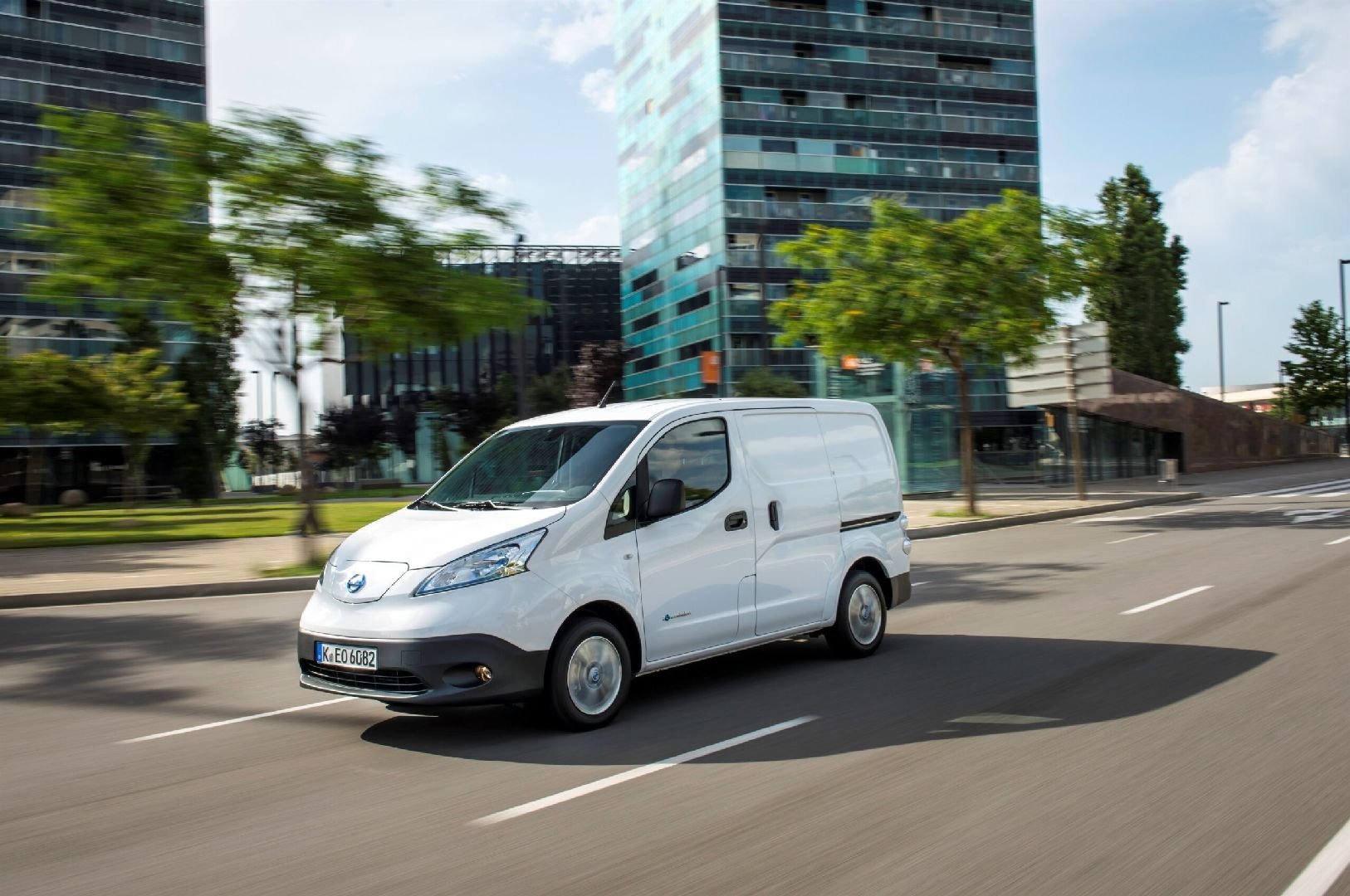 nissan env200 lease